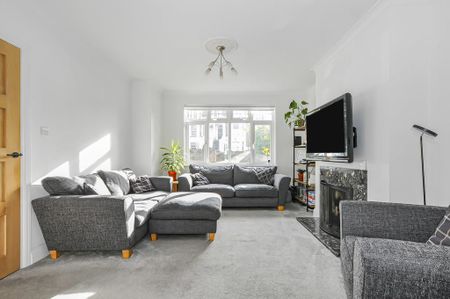 4 bedroom semi-detached house to rent - Photo 2