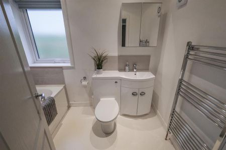 4 bedroom detached bungalow to rent - Photo 2