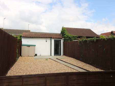 OX Living is proud to present this high-quality 6-bedroom co-living property, perfect for working professionals looking for stylish, stress-free living. Room 6 - Photo 5