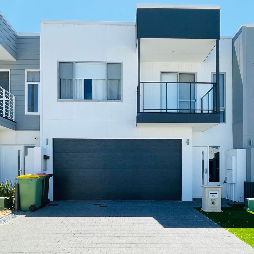 Modern Living Meets Comfort in This Stylish 3-Bedroom Townhouse - Don’t Miss Out! - Photo 1