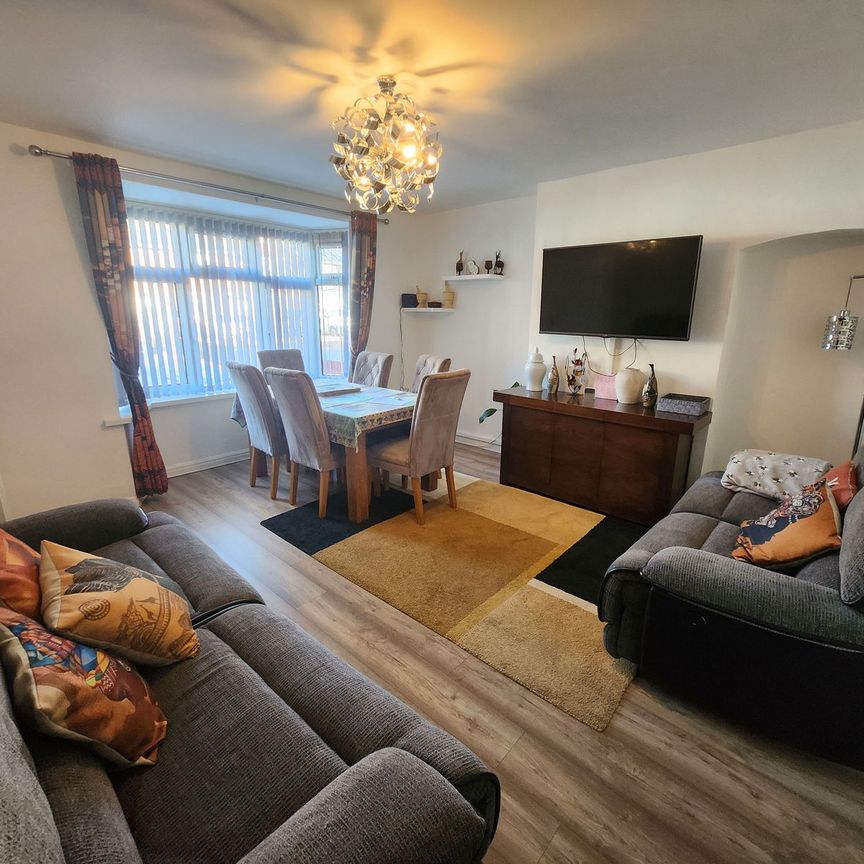 Broom Hall Crescent, Birmingham, B27 7JR - Photo 1