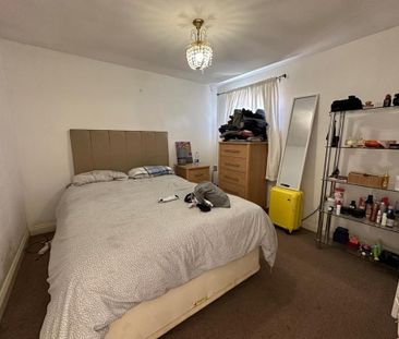 8 bedroom end of terrace house to rent - Photo 2