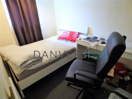 4 bedroom terraced house to rent - Photo 4