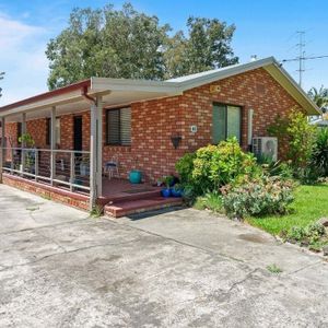 Fantastic Family Home - Photo 2