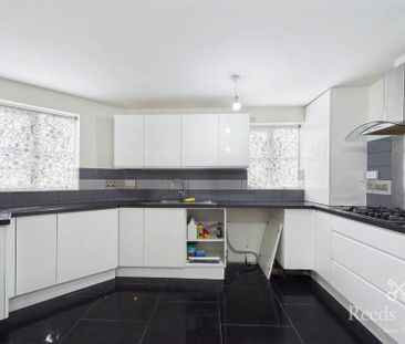 3 bedroom semi-detached house to rent - Photo 5