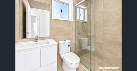 Stunning Single-Level Family Home close to all Amenities - Photo 4