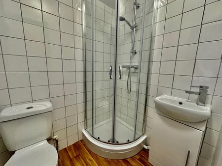 4 bedroom terraced house to rent - Photo 2