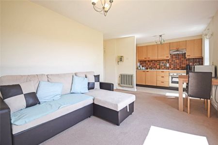 Well presented 1 bedroom ground floor apartment situated within walking distance of the City centre and local amenities. Communal landscaped gardens. Residents parking. Furnished. - Photo 2