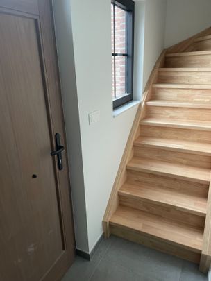 Drie slaapkamer EENGEZINSWONING met garage & tuin - Photo 1