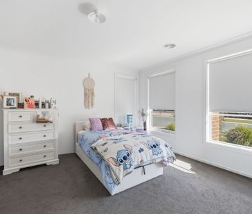 FOUR BEDROOM HOME - LOW MAINTENANCE ! - Photo 6