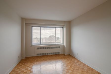 3555 Cote-des-Neiges Road - Photo 2