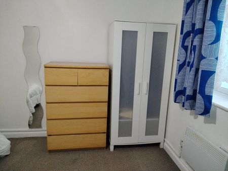 2 bedroom flat to rent - Photo 3