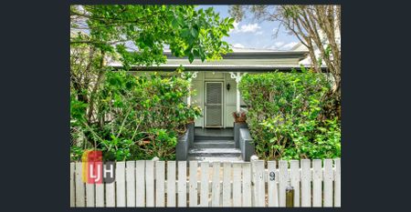 CHARMING 2 BEDROOM HOME WITH AIR CONDITIONING - Photo 3