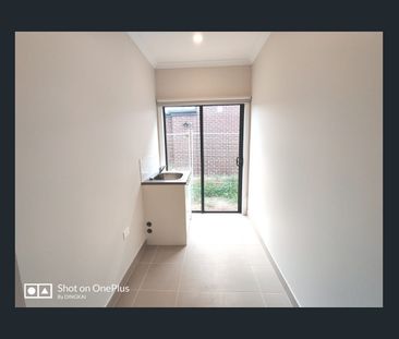 High Quality 4 Bedroom 2 Living Area House! - Photo 6