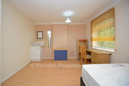 4 bedroom townhouse to rent - Photo 5