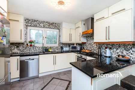 3 bedroom semi-detached house to rent - Photo 5