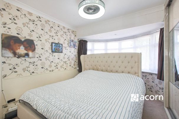 Semi-detached House to rent - Okehampton Crescent, Welling, DA16 - Photo 1