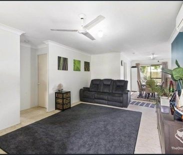 GREAT SINGLE STORAGE HOME! - Photo 4