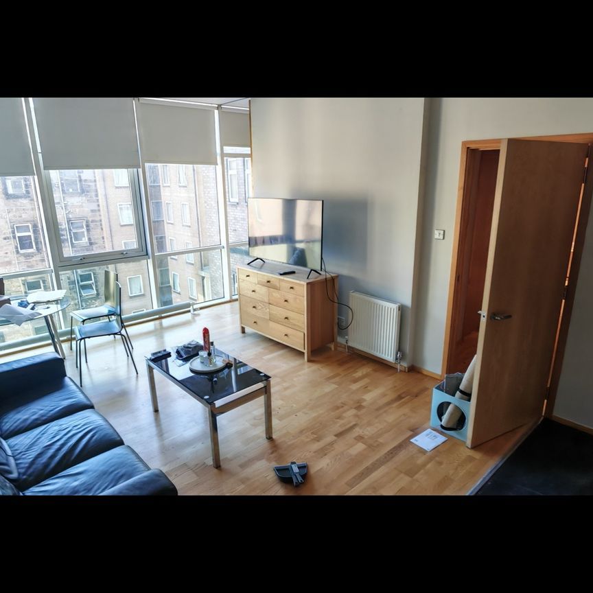 1 Bed Flat, Renfrew St, G3 - Photo 1