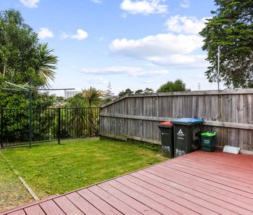 Peaceful 2 bed unit private 2 carparks - Photo 3