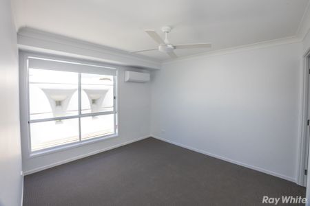 BRAND NEW 4-BEDROOM DUPLEX!! - Photo 2