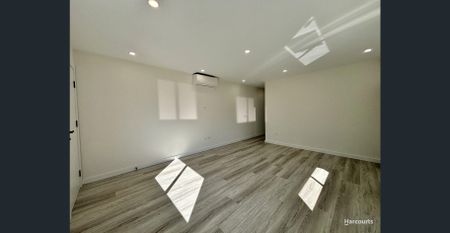 Modern Two-Bedroom Granny Flat with Enclosed Yard!!! - Photo 2