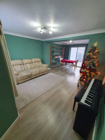 1 bedroom in a house share to rent - Photo 2