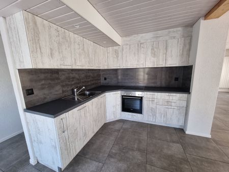 Joli appartement de 3,5 pièces au 2ème étage situé au centre du village - Photo 2