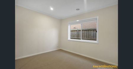 Dual occupancy, 5 mins drive to Tarneit Train Station and shopping centre - Photo 2