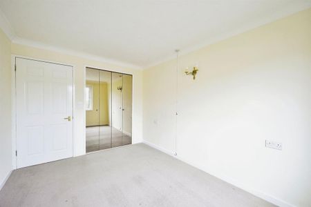 1 bedroom retirement property to rent - Photo 5