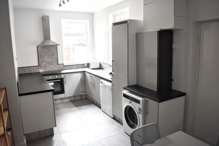 4 bedroom terraced house to rent - Photo 5