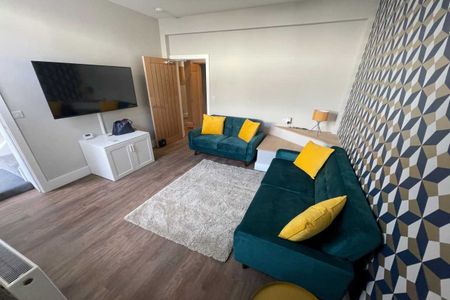 Room 4 - Photo 3
