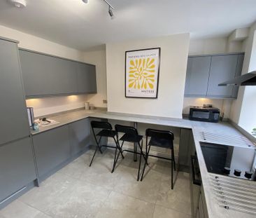 1 bedroom in a house share to rent - Photo 3