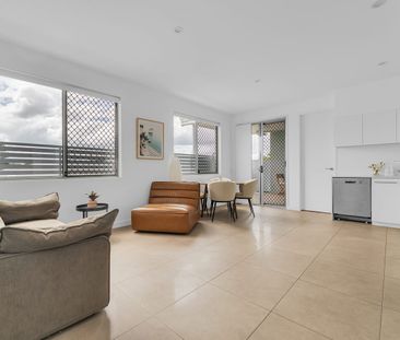 Contemporary Living in the Heart of Morningside - Photo 3