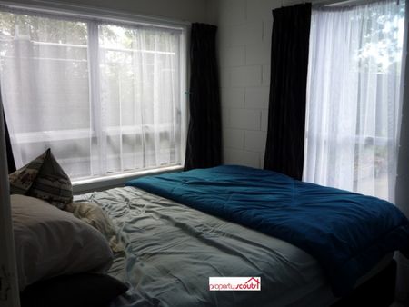 Charming 2 Bedroom Unit in Prime Hamilton East Location - Photo 4