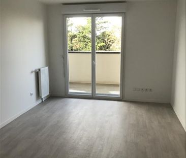 2 pièces - 37,7 m² - 3ème étage - Colocation non autorisée - Photo 1