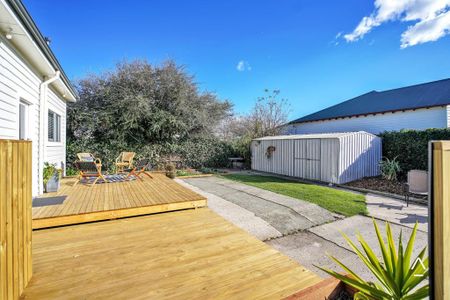 Tastefully Renovated 3 bedroom, 1 bathroom home in Invermay - Photo 4