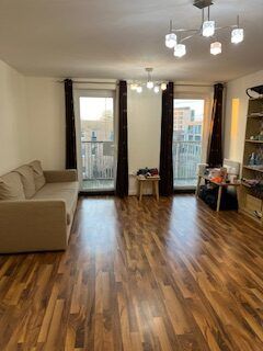 Central Cambridge Modern Apartment with Private Balcony and Secure Underground Parking, Overlooking a Communal Garden South Facing - Photo 1