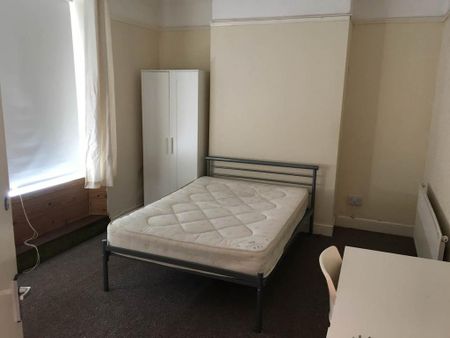 6 bedroom terraced house to rent - Photo 2