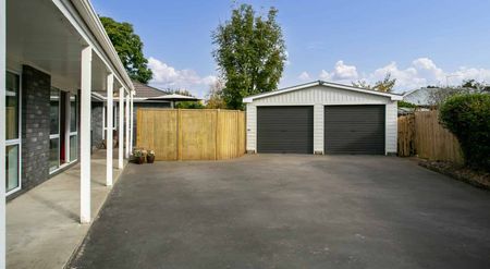 Family Home in Hilliard Place - Photo 3