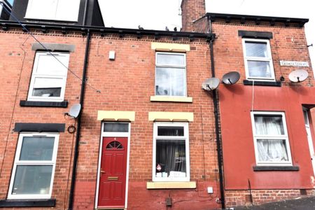 2 bedroom House in Chiswick Terrace, Leeds - Photo 3