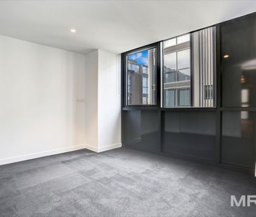 11/10 Boundary Street, South Melbourne - Photo 6