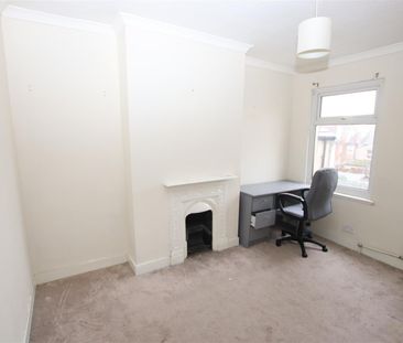 3 bedroom Terraced House to let - Photo 6