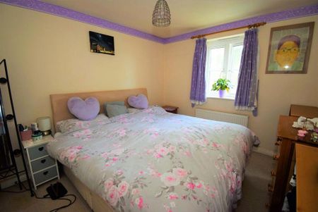 4 bedroom semi-detached house to rent - Photo 3