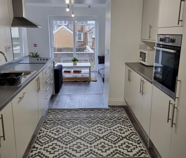 1 bedroom in a house share to rent - Photo 1