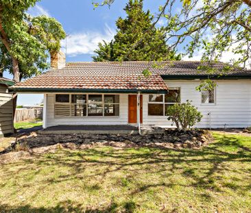 Charming Coastal Cottage - Convenience, Comfort & Character - Photo 3