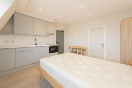 Studio Flat, High Road, N12 - Photo 3