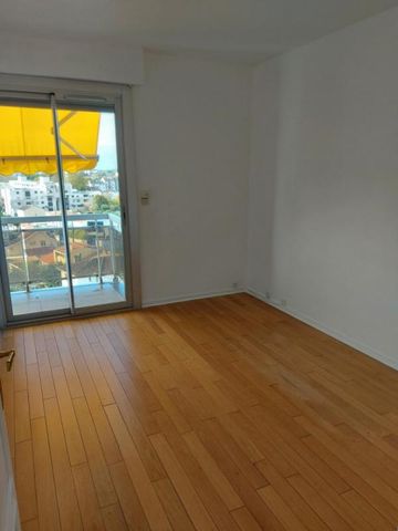 Location Appartement 4 pièces 127m² BORDEAUX 33200 - Photo 3