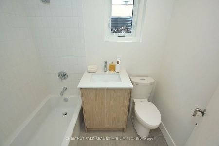 Beautiful Multiplex 1 Bed 1 Bath! - Photo 5