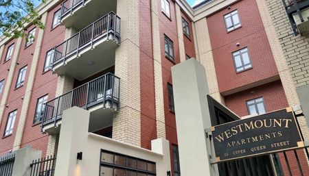 Spacious City Apartment - Photo 4